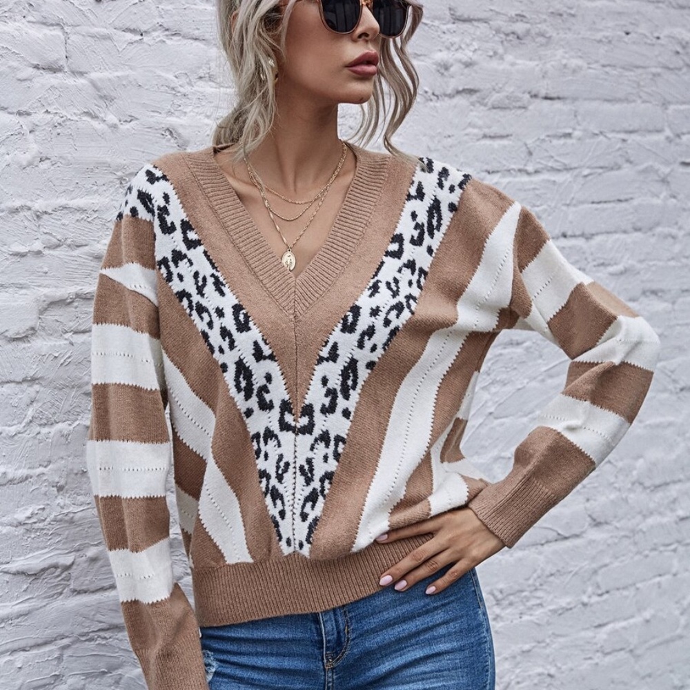 khaki  leopard print v neck  color block sweater - Picture 3 of 5